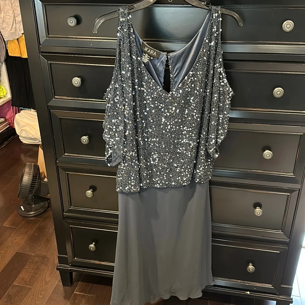 Women’s dress - Picture 1 of 8